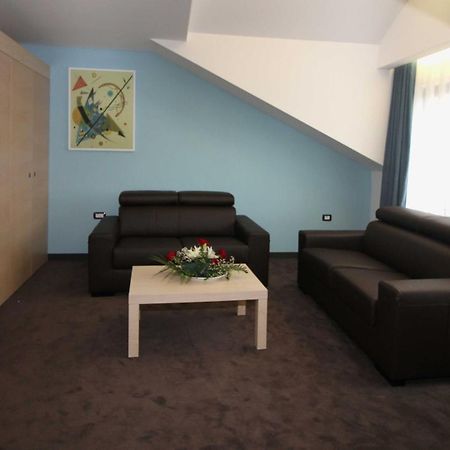 Hotel International Prishtina & Spa Pristina Habitación foto
