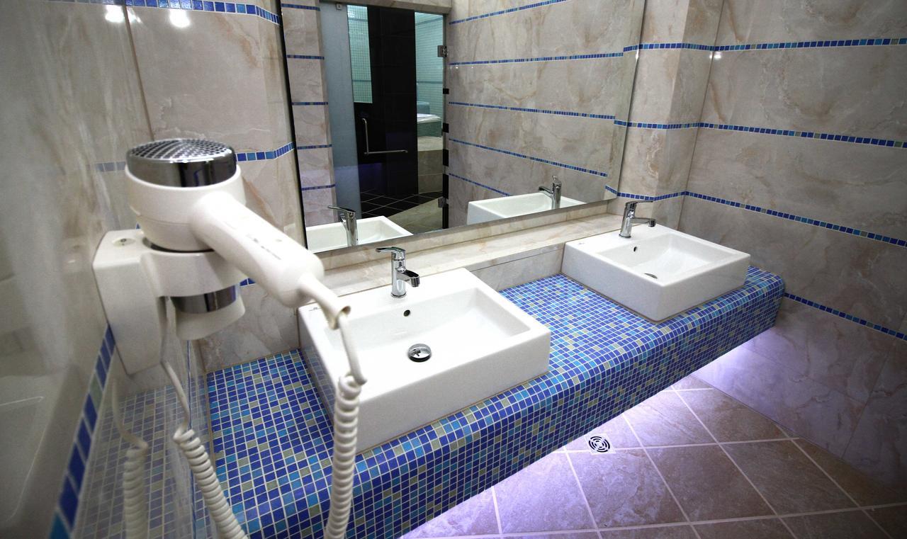 Hotel International Prishtina & Spa Pristina Exterior foto