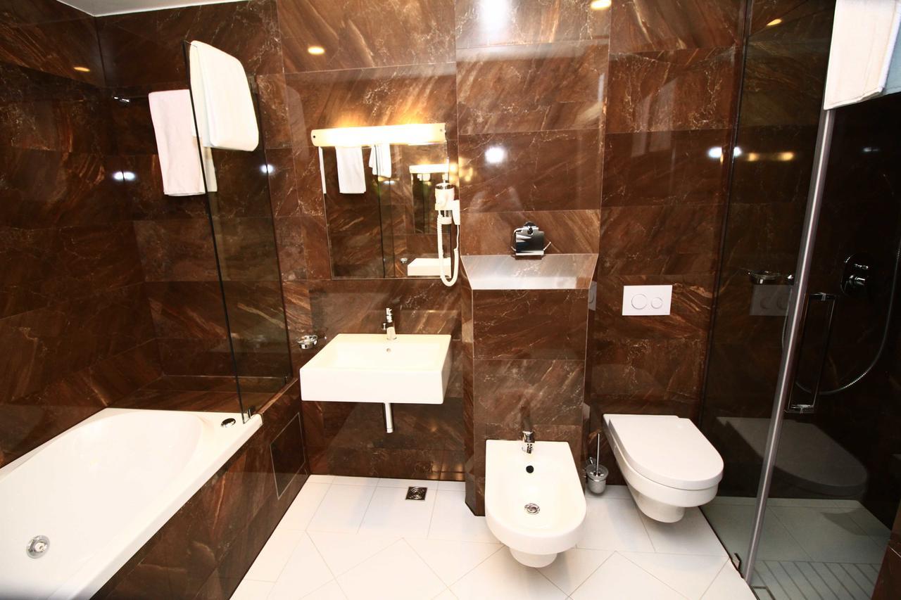 Hotel International Prishtina & Spa Pristina Exterior foto